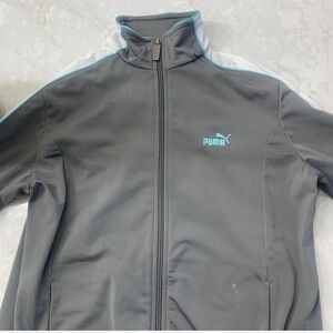 •Track Jacket 
•Puma (Great Condition Other Than 3 Small Stains Shown)
•Medium